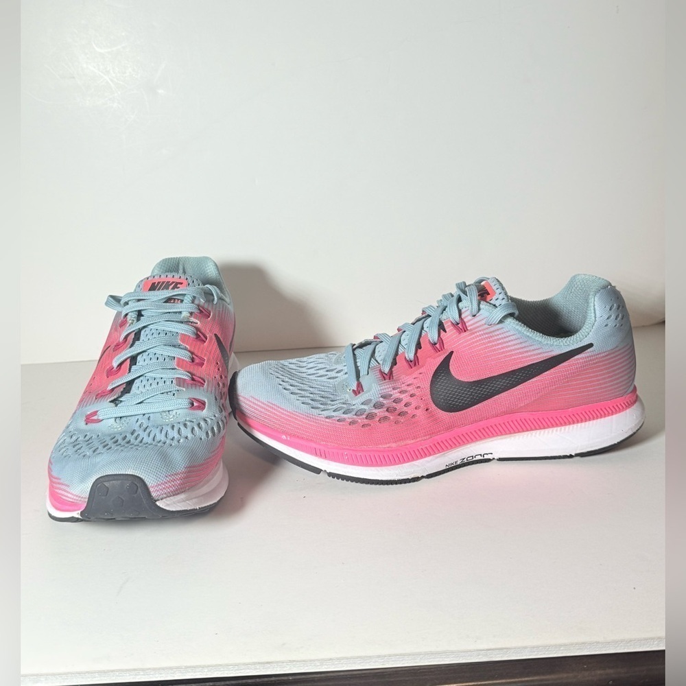 Nike Women's Athletic Shoes in Pink and Blue
